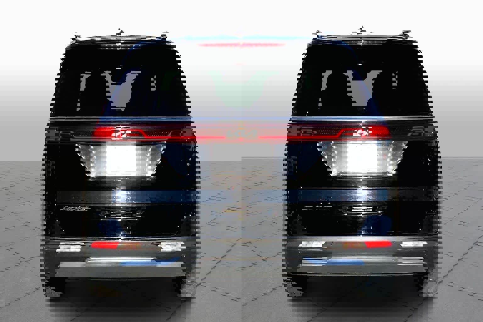 Used 2022 Kia Carnival SX Prestige image 3