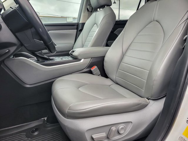 Used 2022 Toyota Highlander XLE image 13