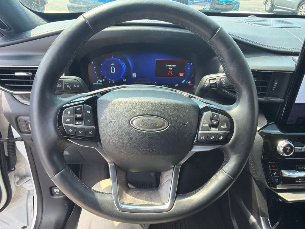 Certified 2022 Ford Explorer Platinum w/ Equipment Group 601A AWD/4WD image 16