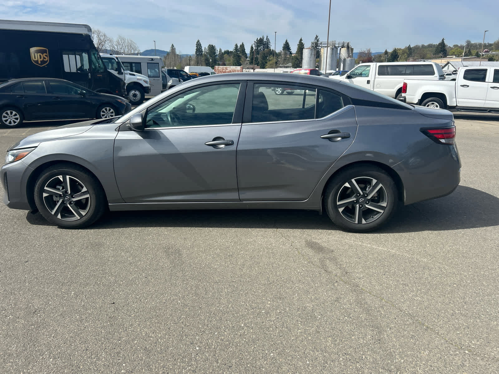 Used 2024 Nissan Sentra SV image 2
