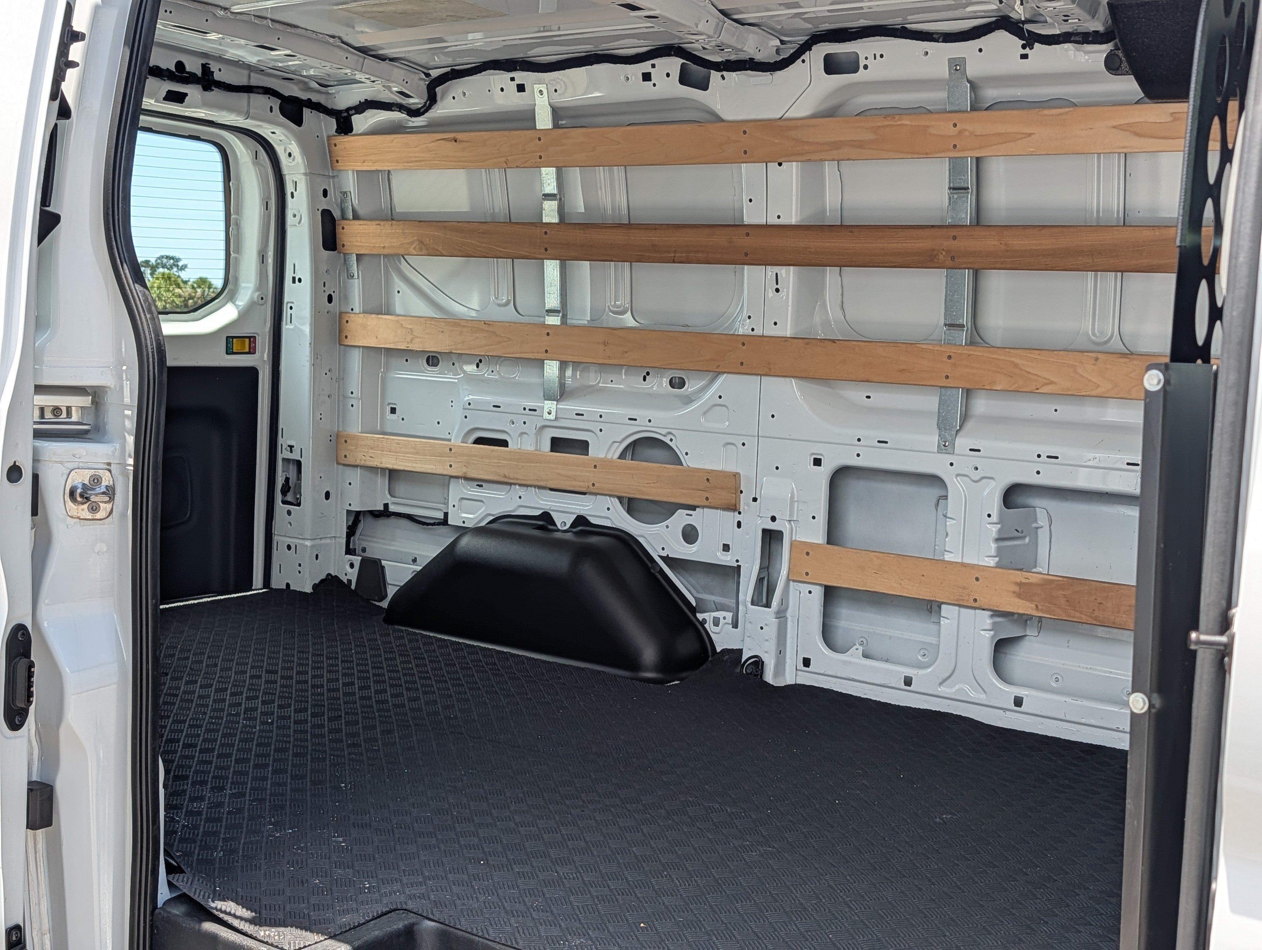 Certified 2025 Ford Transit 250 Low Roof w/ Exterior Upgrade Package RWD image 15