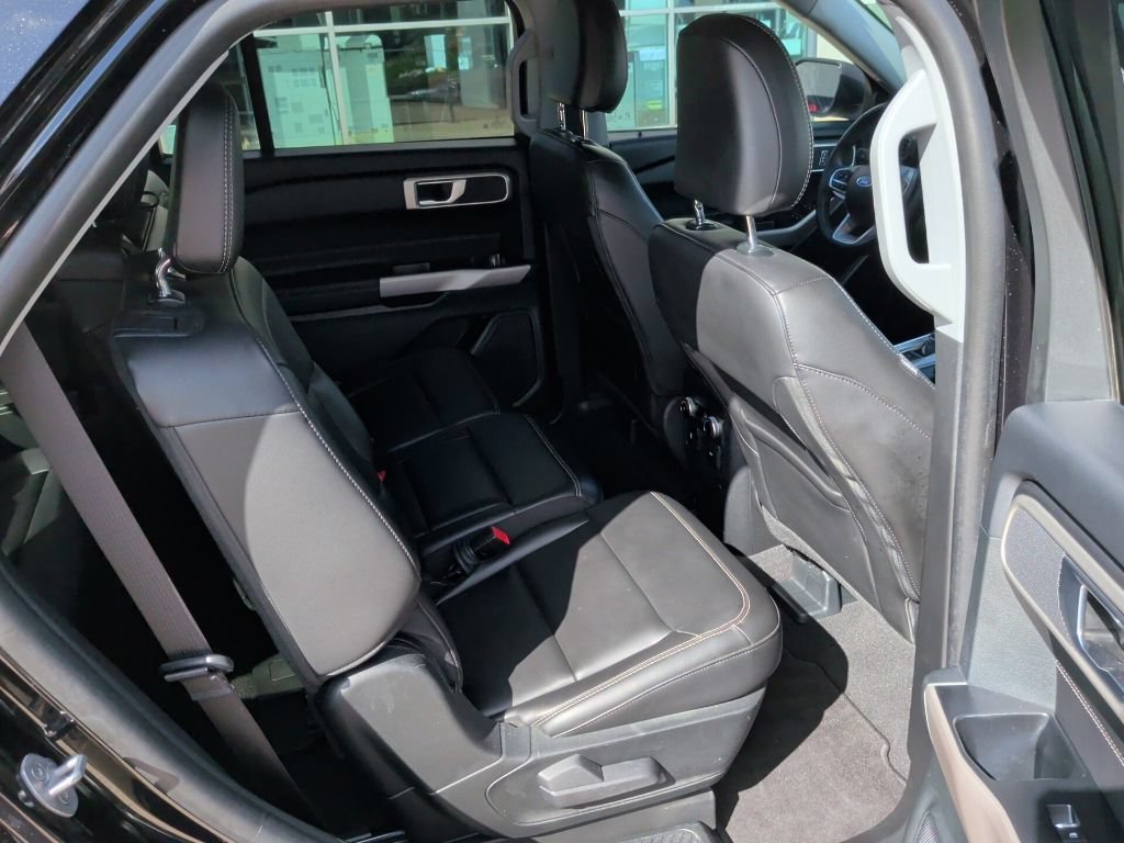 Certified 2024 Ford Explorer XLT w/ Equipment Group 202A RWD image 18