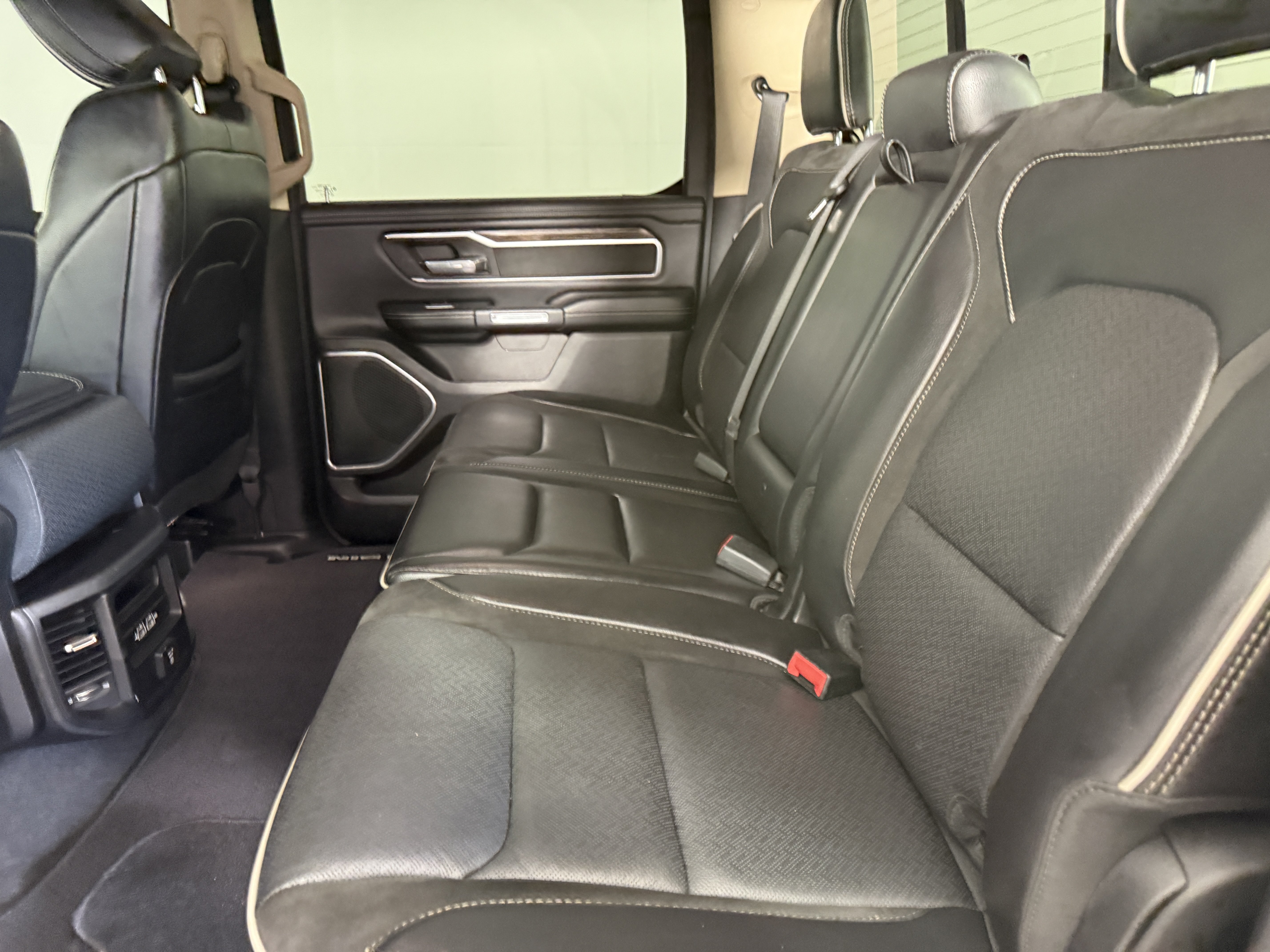 Used 2020 RAM 1500 Laramie RWD image 13