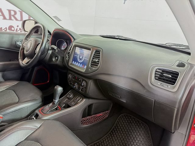 Used 2020 Jeep Compass Trailhawk AWD/4WD image 34