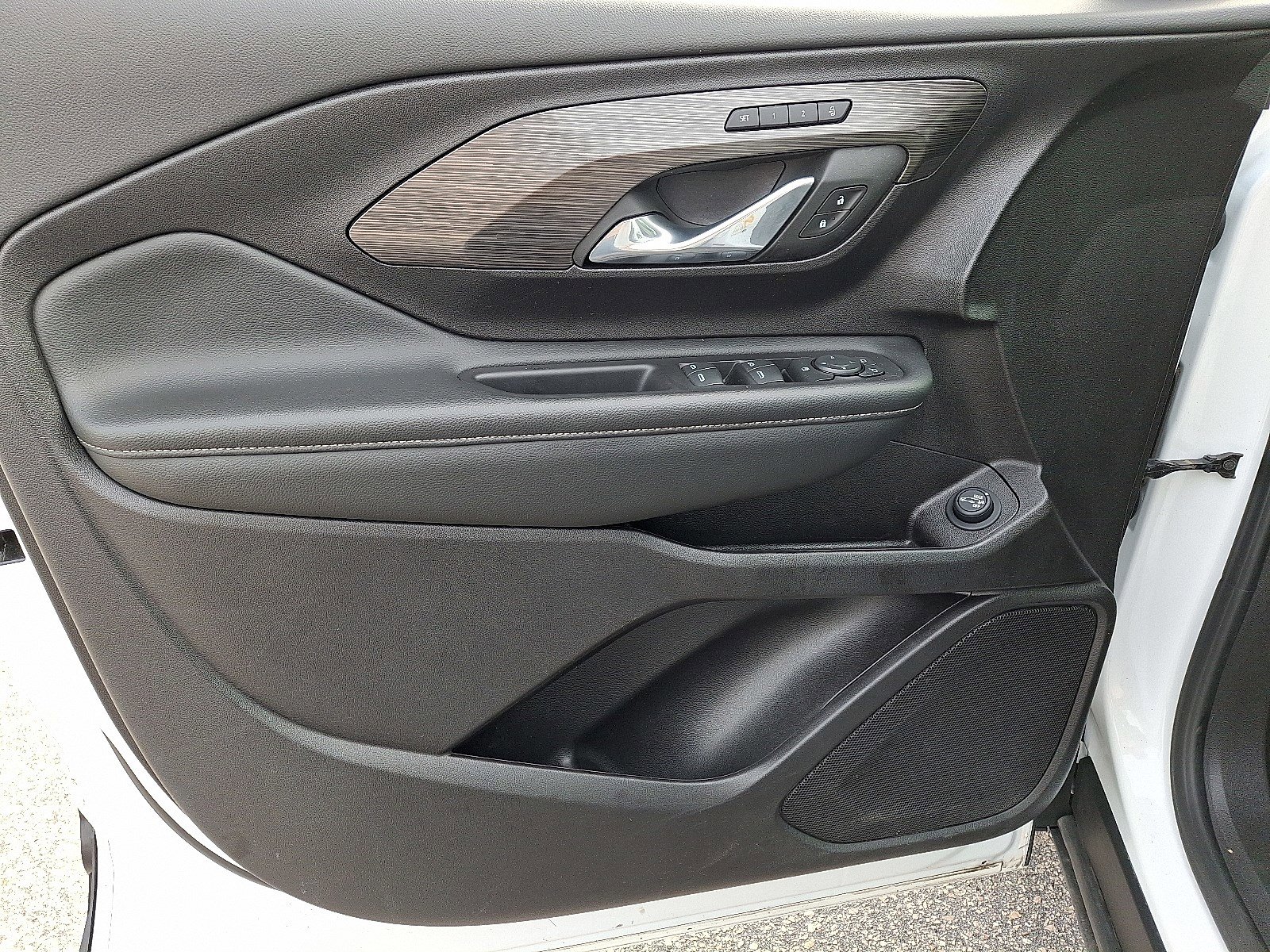 Used 2024 GMC Terrain SLT image 12