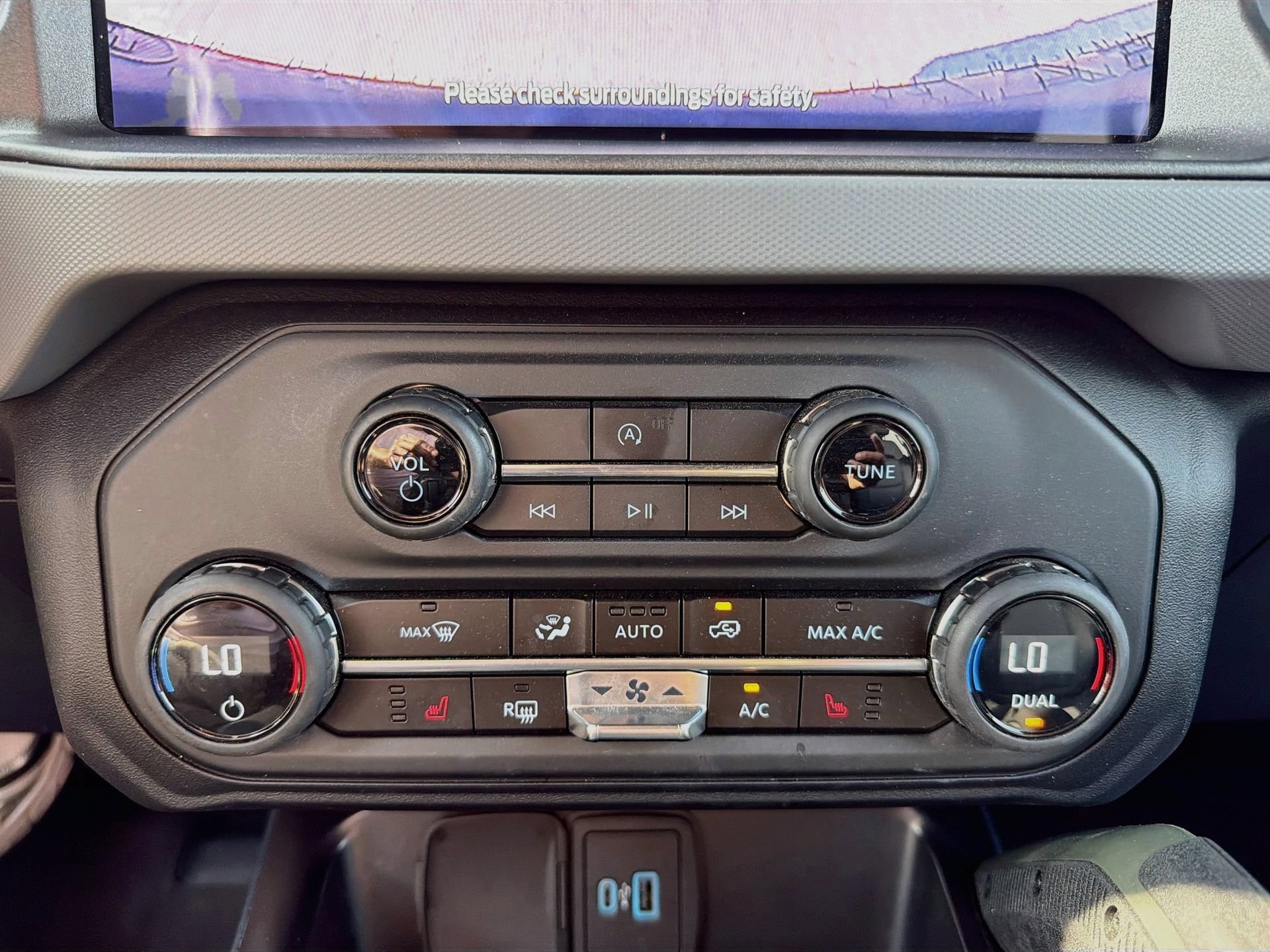 Certified 2024 Ford Bronco Everglades AWD/4WD image 16