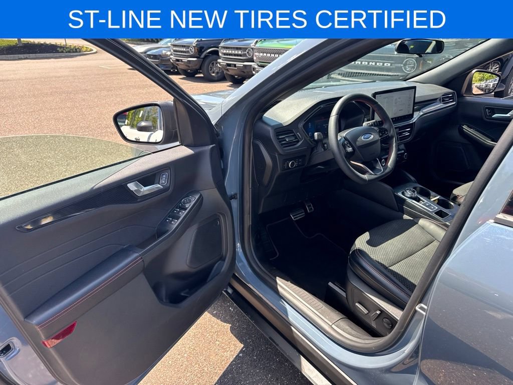 Certified 2023 Ford Escape ST-Line w/ Tech Pack #1 AWD/4WD image 11