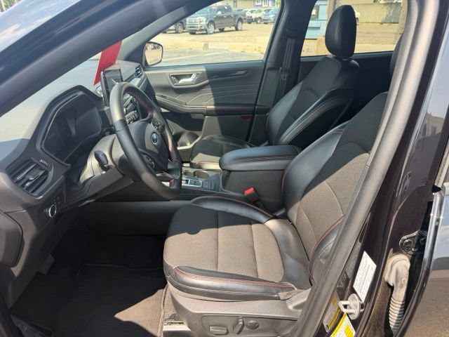 Certified 2025 Ford Escape ST-Line AWD/4WD image 17
