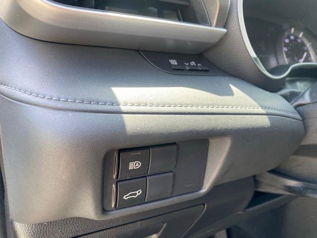 Used 2022 Toyota Highlander XLE FWD image 16