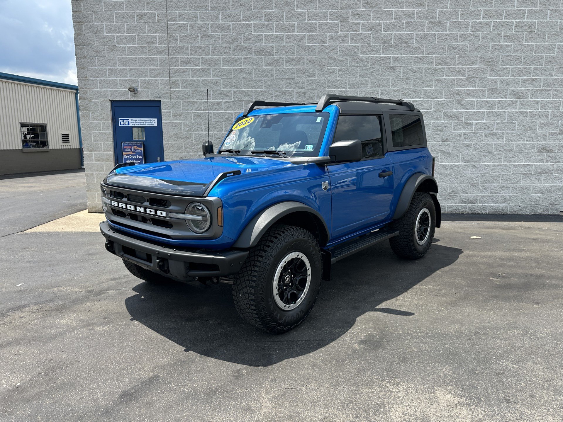 Certified 2022 Ford Bronco Big Bend w/ Sasquatch Package AWD/4WD image 2