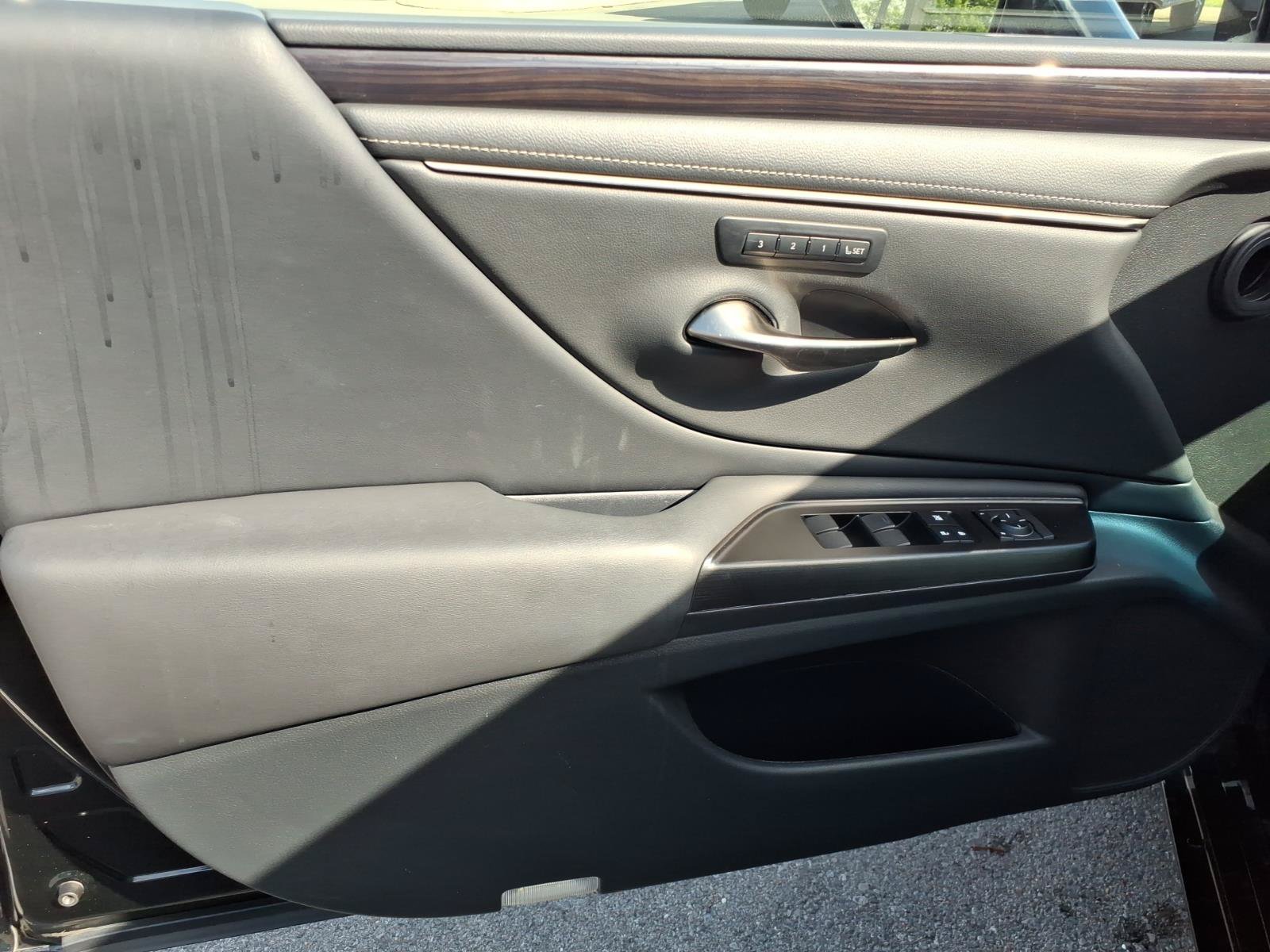 Used 2019 Lexus ES 350 w/ Premium Package FWD image 12