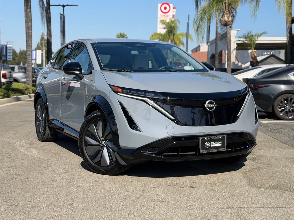 Used 2025 Nissan Ariya AWD image 3