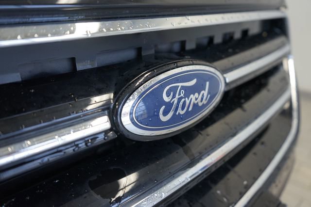 Certified 2017 Ford Escape SE w/ Equipment Group 201A image 17