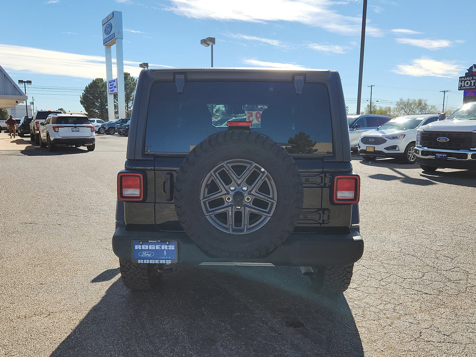 Used 2024 Jeep Wrangler Unlimited Sport image 4