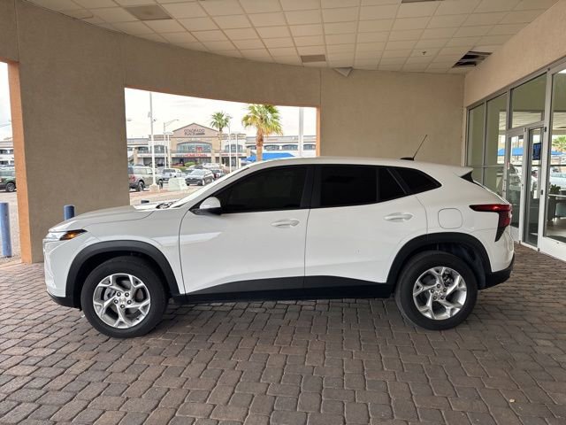 Used 2025 Chevrolet Trax LS w/ LS Convenience Package image 2