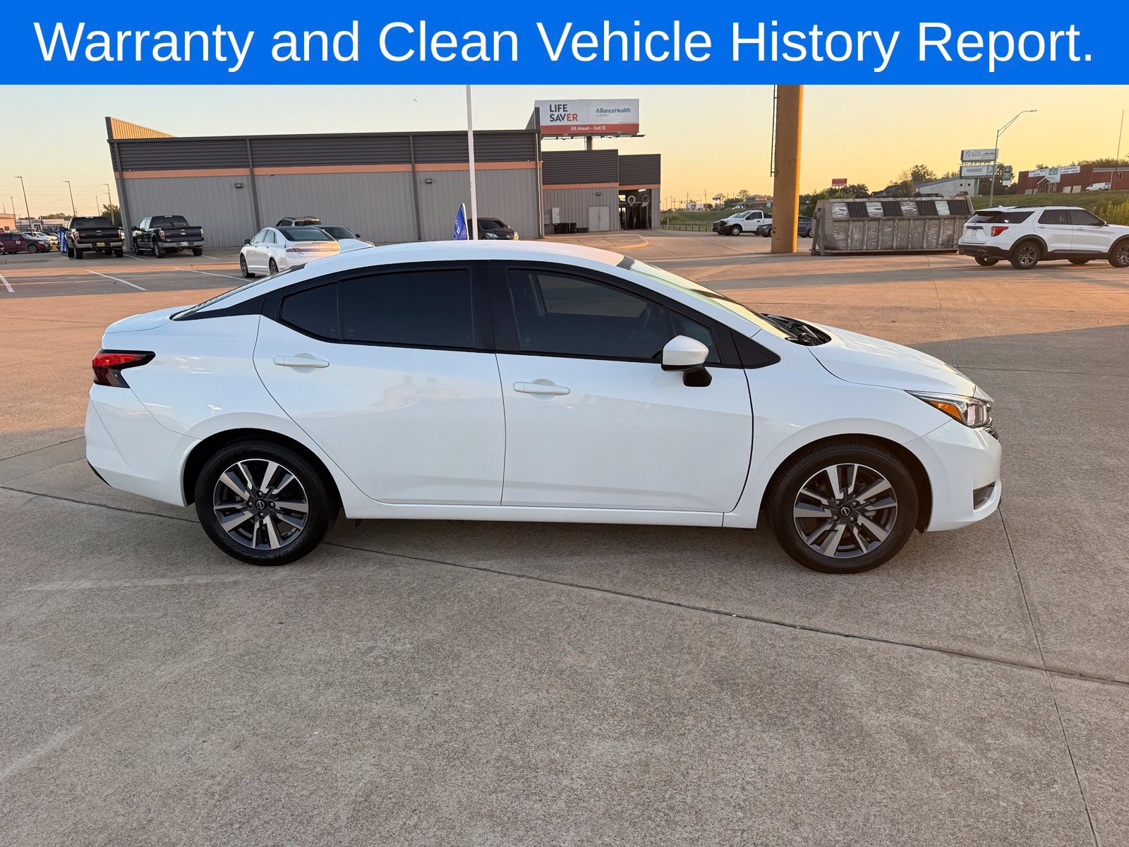 Used 2024 Nissan Versa SV FWD image 4