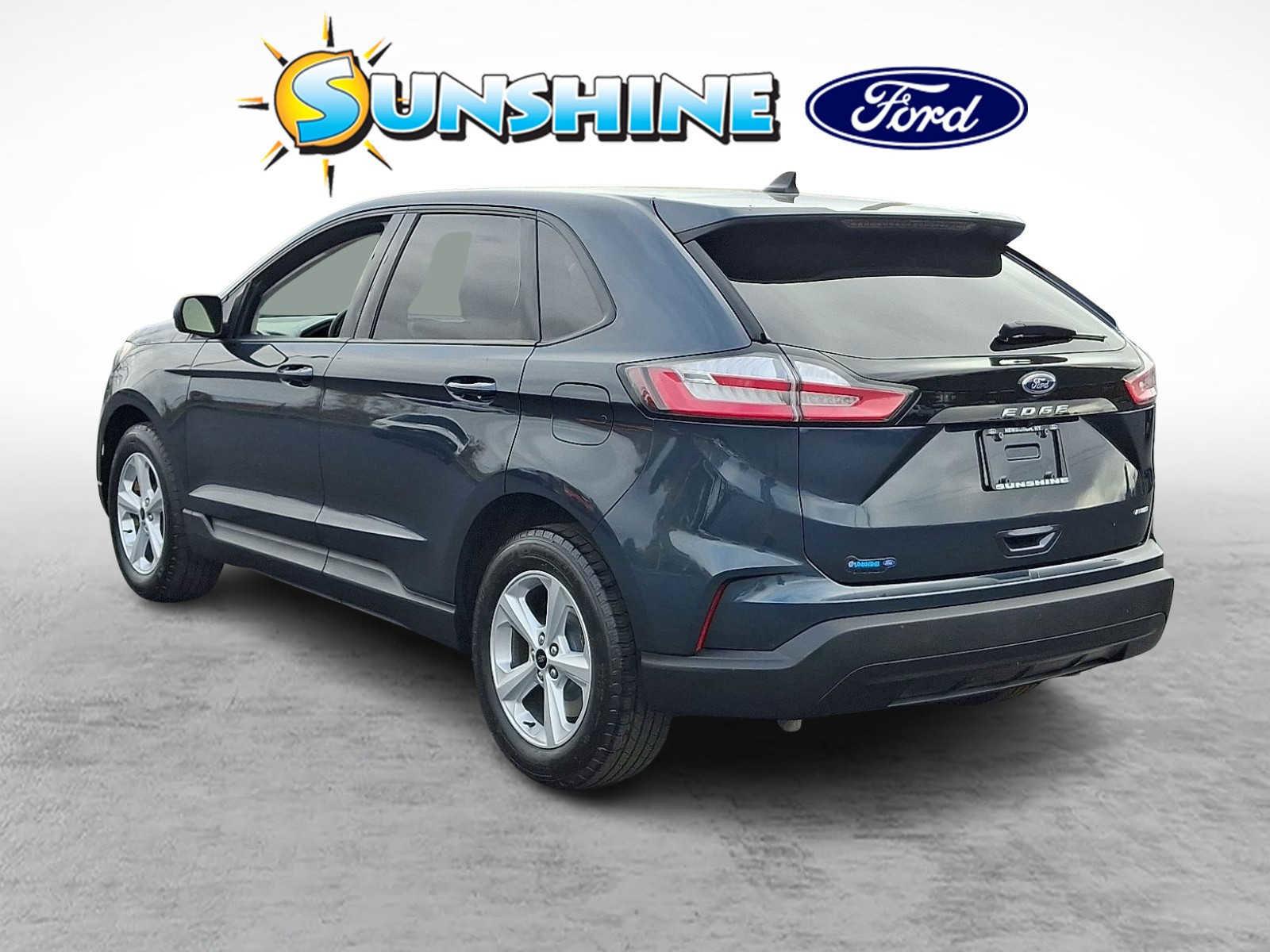Certified 2024 Ford Edge SE image 2