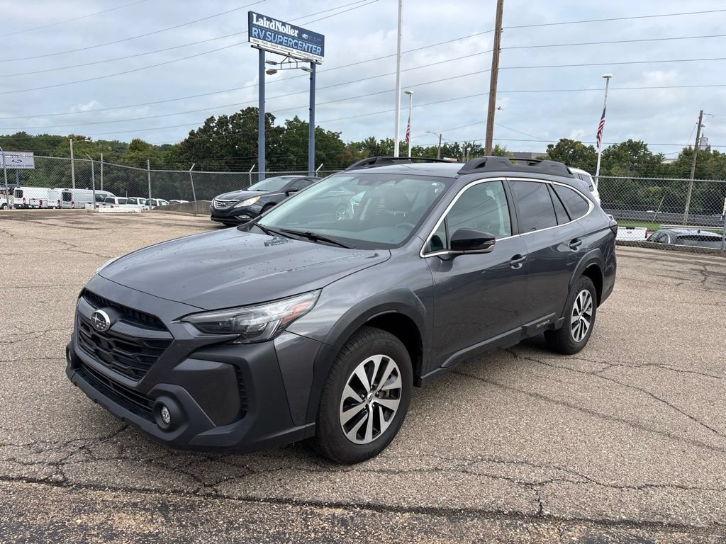 Used 2024 Subaru Outback Premium AWD/4WD image 3