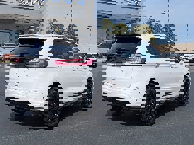 Certified 2022 Ford Edge SE w/ Black Appearance Package image 5
