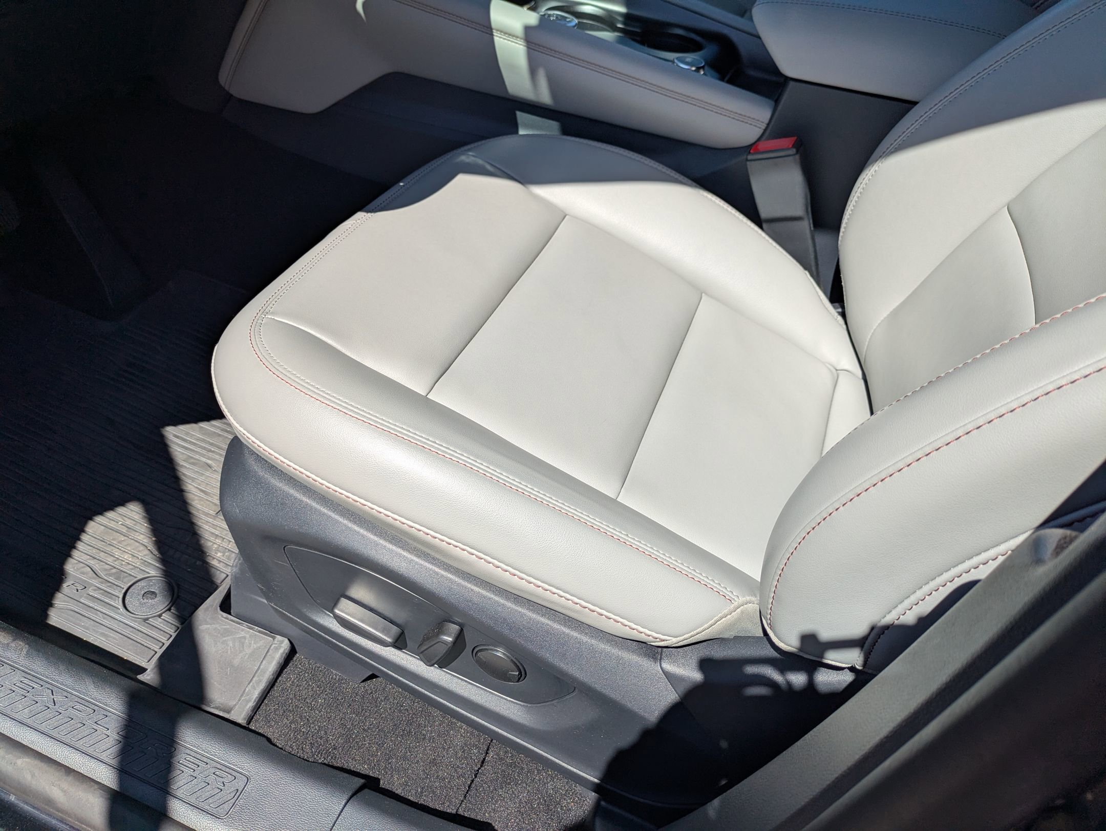 Certified 2025 Ford Explorer Active w/ Active Comfort Package AWD/4WD image 13