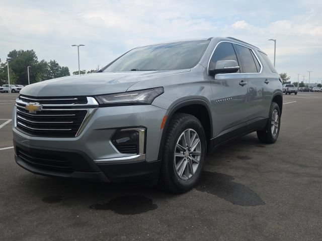 Used 2023 Chevrolet Traverse LT FWD image 2