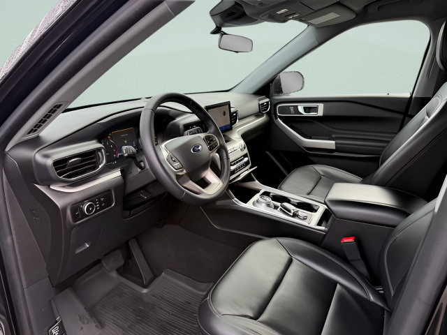 Certified 2023 Ford Explorer XLT w/ Equipment Group 202A AWD/4WD image 4