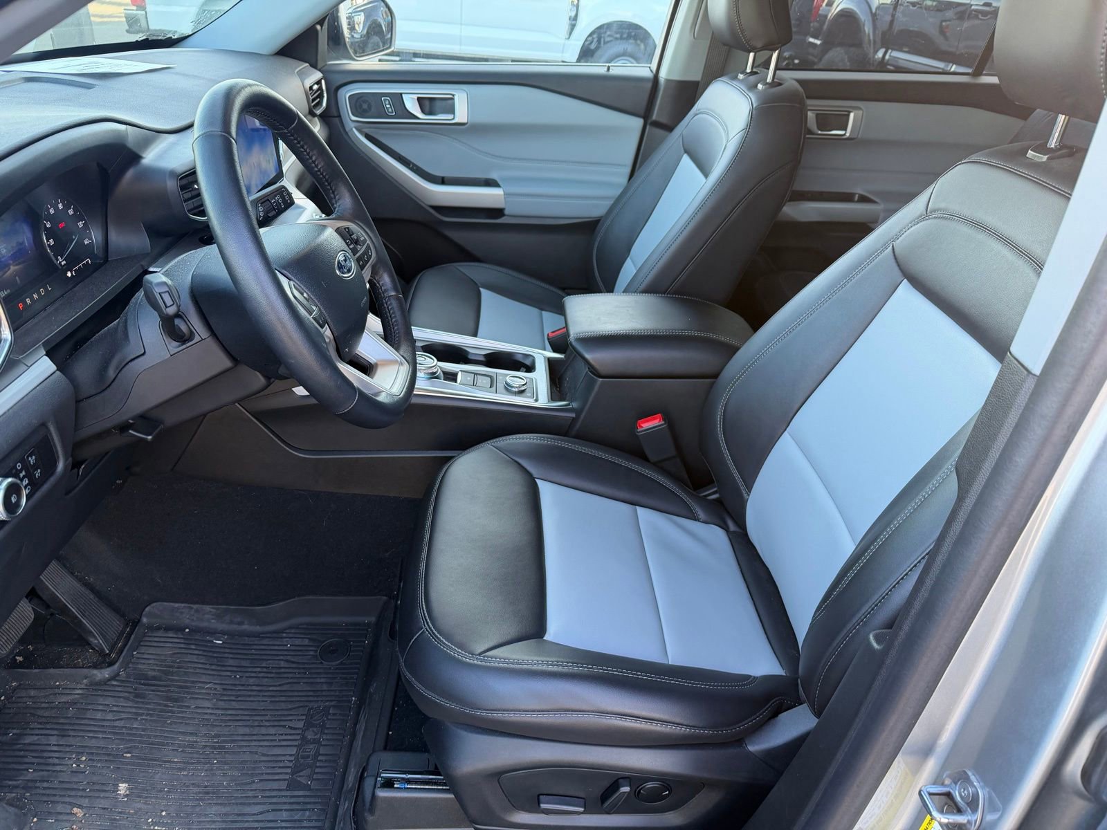 Certified 2023 Ford Explorer XLT w/ Equipment Group 202A image 10