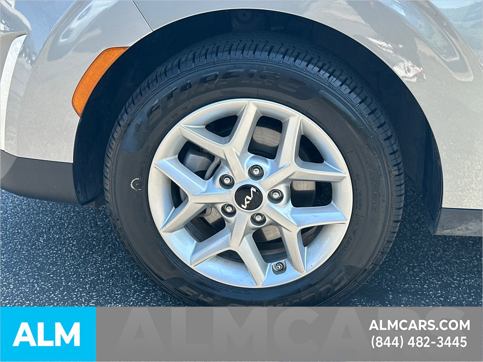 Used 2025 Kia Soul LX w/ LX Technology Package FWD image 30