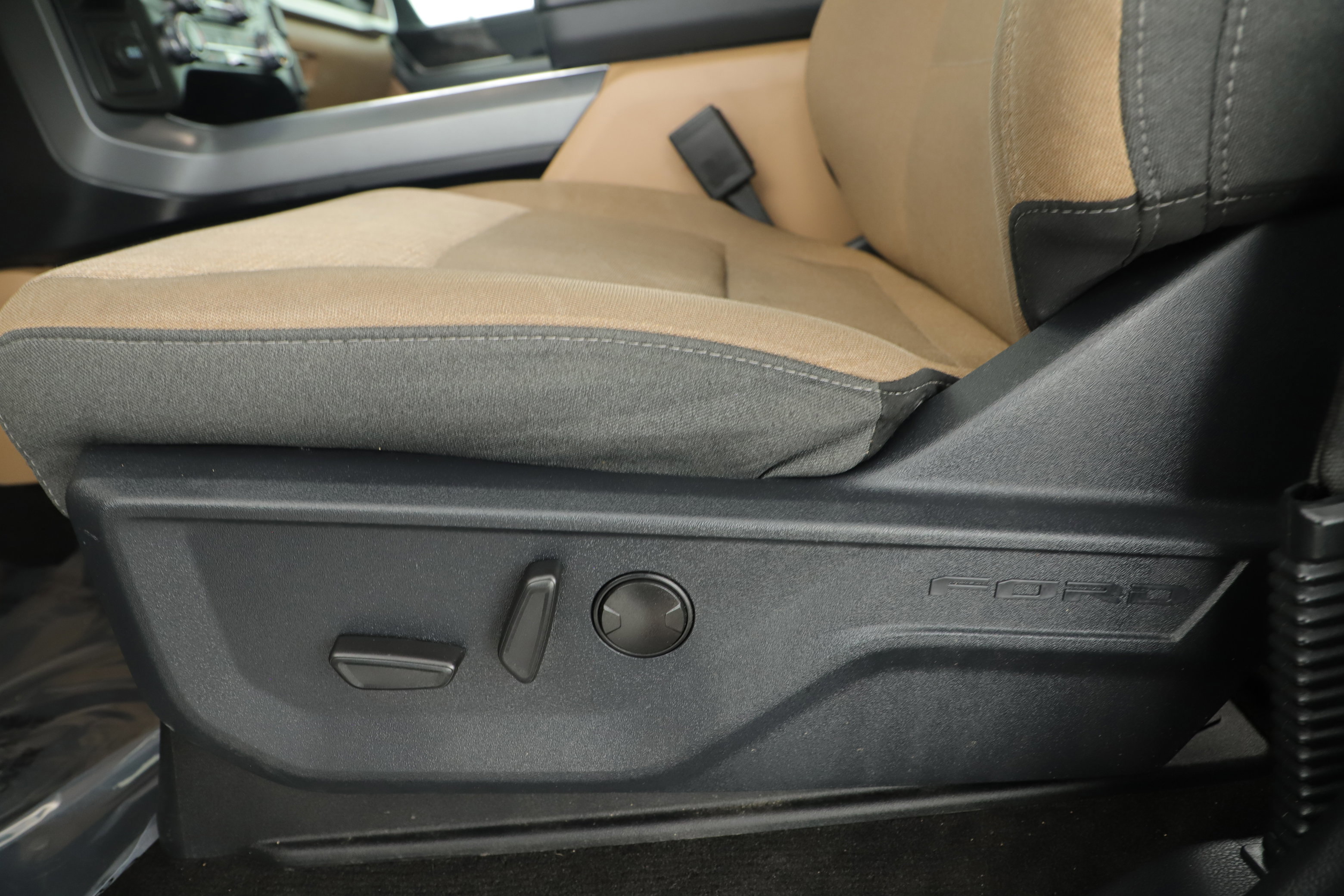 Certified 2022 Ford F150 XLT w/ Equipment Group 302A High image 11