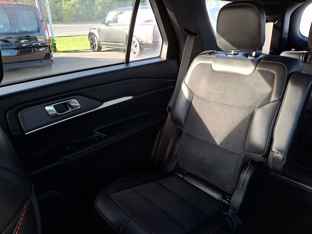 Certified 2025 Ford Explorer ST AWD/4WD image 18