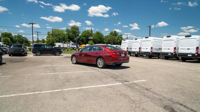 Used 2017 Chevrolet Malibu LT FWD image 4
