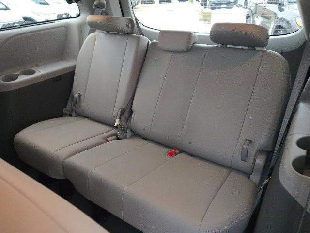 Used 2020 Toyota Sienna XLE image 18