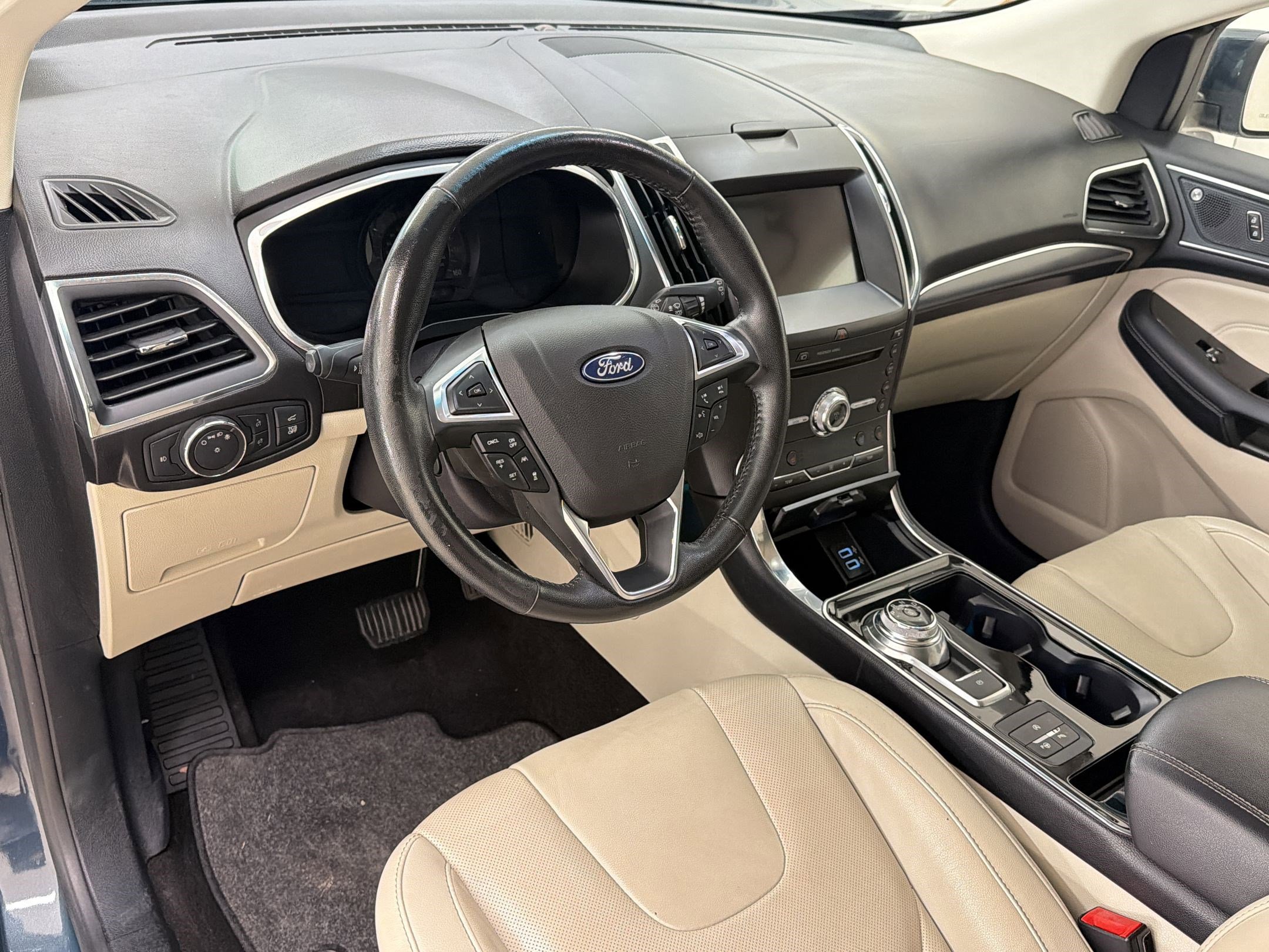 Certified 2019 Ford Edge Titanium w/ Equipment Group 301A FWD image 4