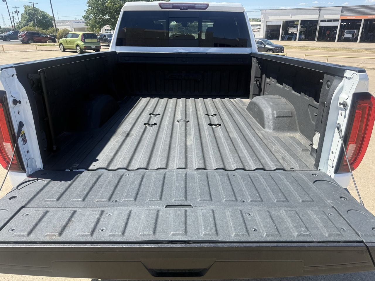 Used 2021 GMC Sierra 2500 AT4 w/ AT4 Premium Plus Package AWD/4WD image 28