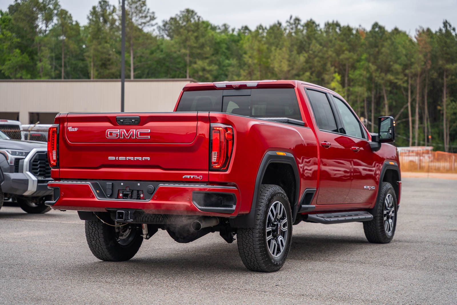 Used 2022 GMC Sierra 2500 AT4 w/ AT4 Premium Plus Package AWD/4WD image 13