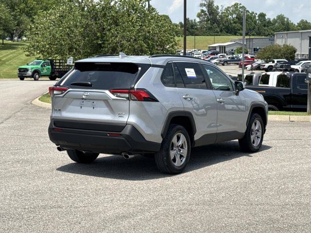 Used 2025 Toyota RAV4 XLE AWD/4WD image 5