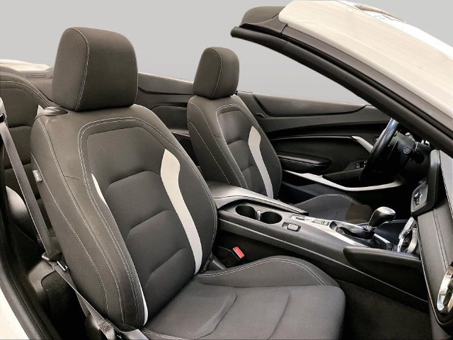 Used 2022 Chevrolet Camaro LT RWD image 7