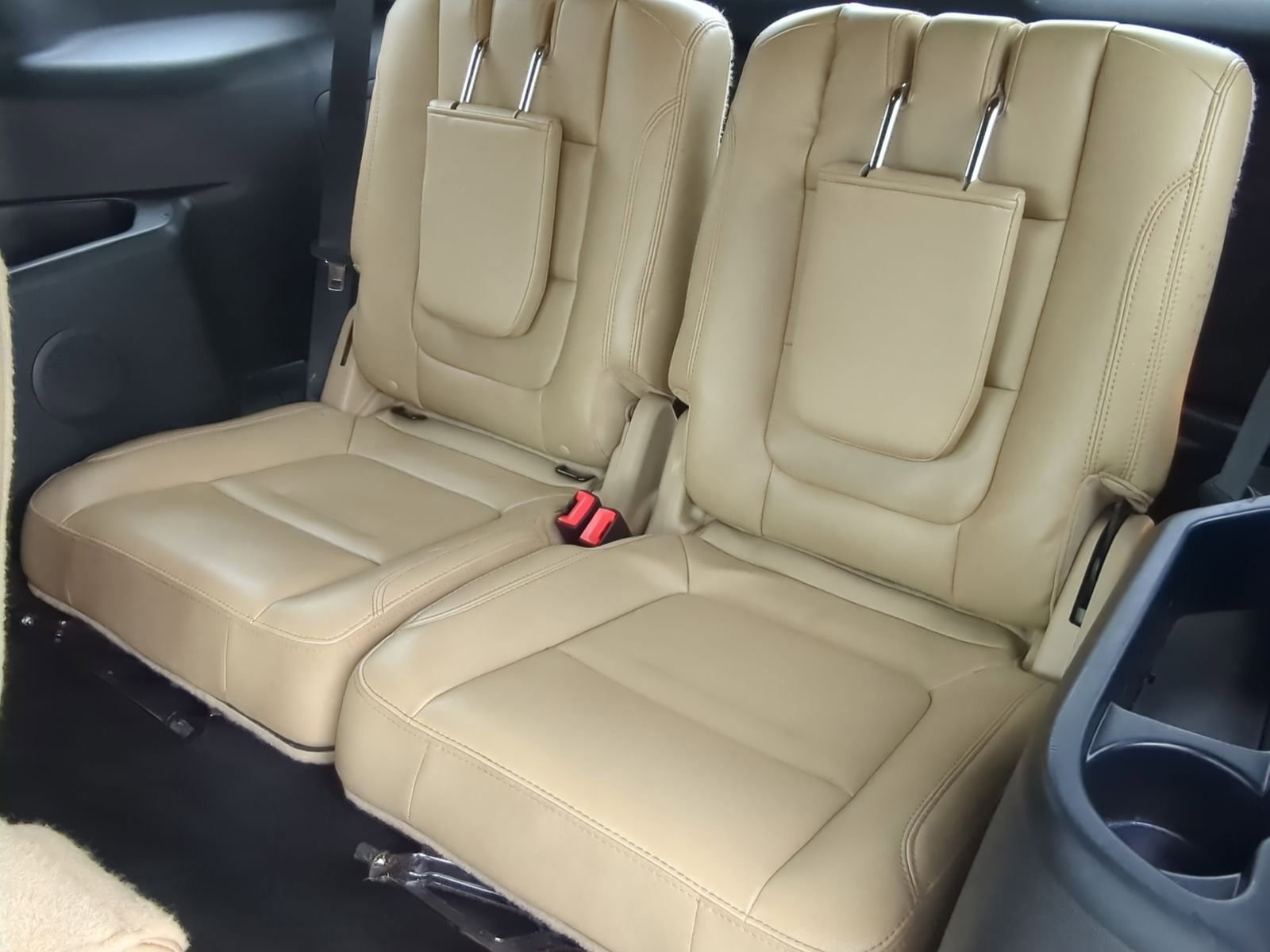 Certified 2017 Ford Explorer XLT w/ Equipment Group 202A image 28