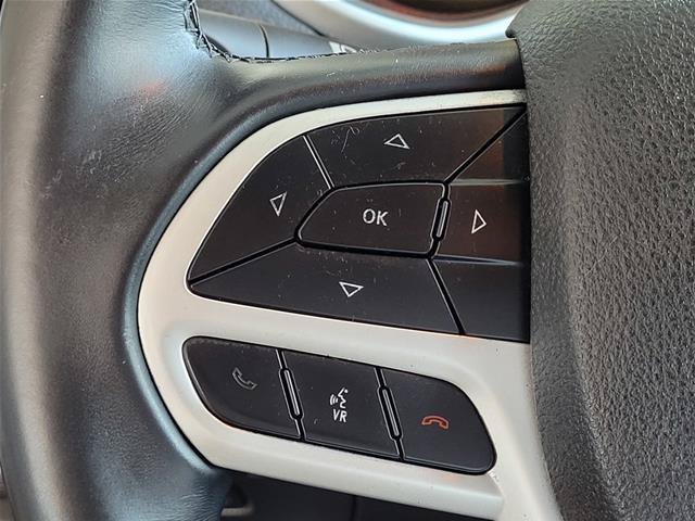 Used 2018 Jeep Cherokee Trailhawk w/ Comfort/Convenience Group AWD/4WD image 31