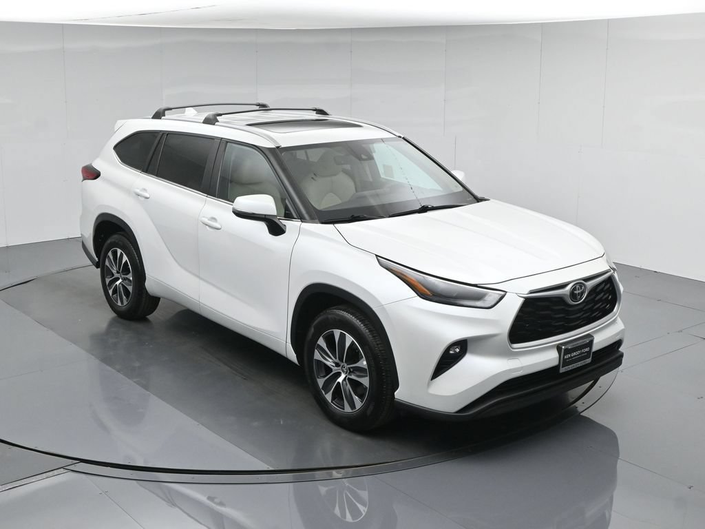Used 2023 Toyota Highlander XLE FWD image 43