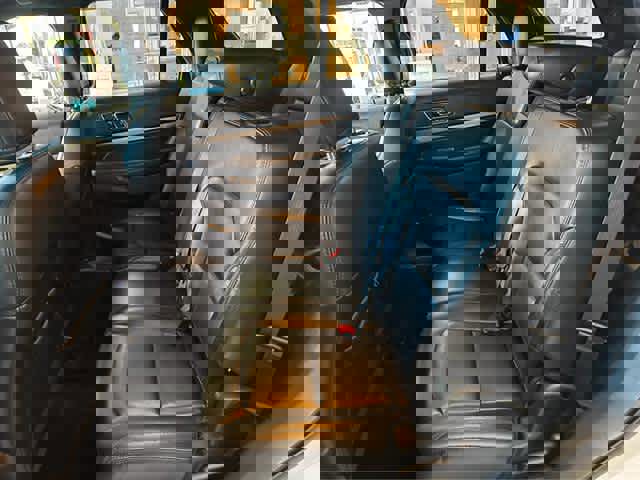 Certified 2019 Ford Explorer XLT w/ Equipment Group 202A image 28