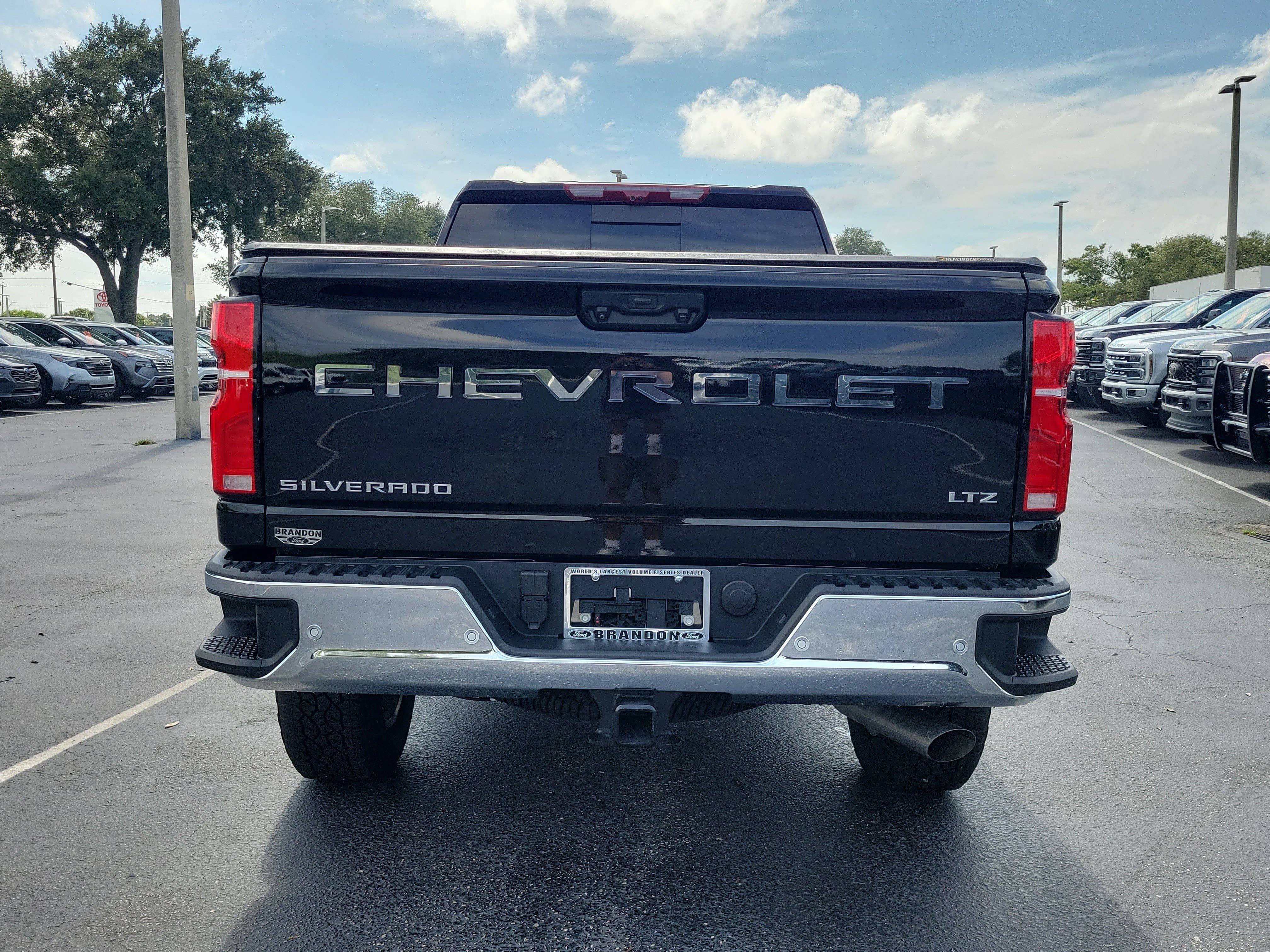 Used 2026 Chevrolet Silverado 2500 LTZ w/ LTZ Premium Package AWD/4WD image 8