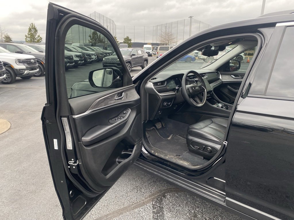 Used 2023 Jeep Grand Cherokee Limited image 10