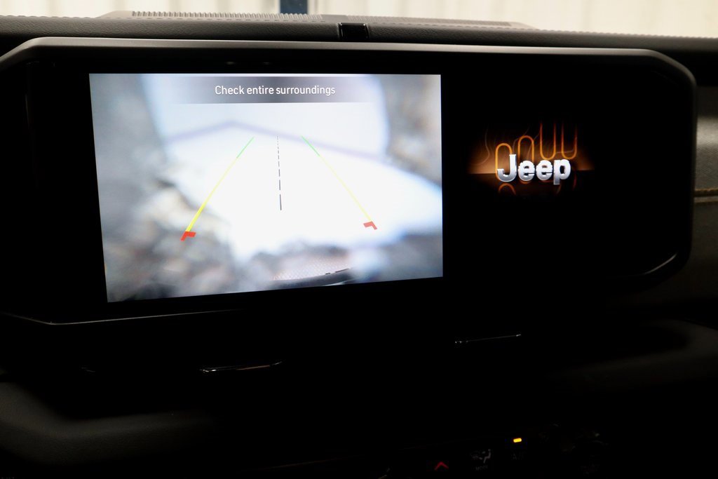 Used 2025 Jeep Wrangler Unlimited Sahara image 3