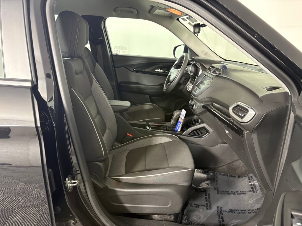 Used 2023 Chevrolet TrailBlazer LS image 32