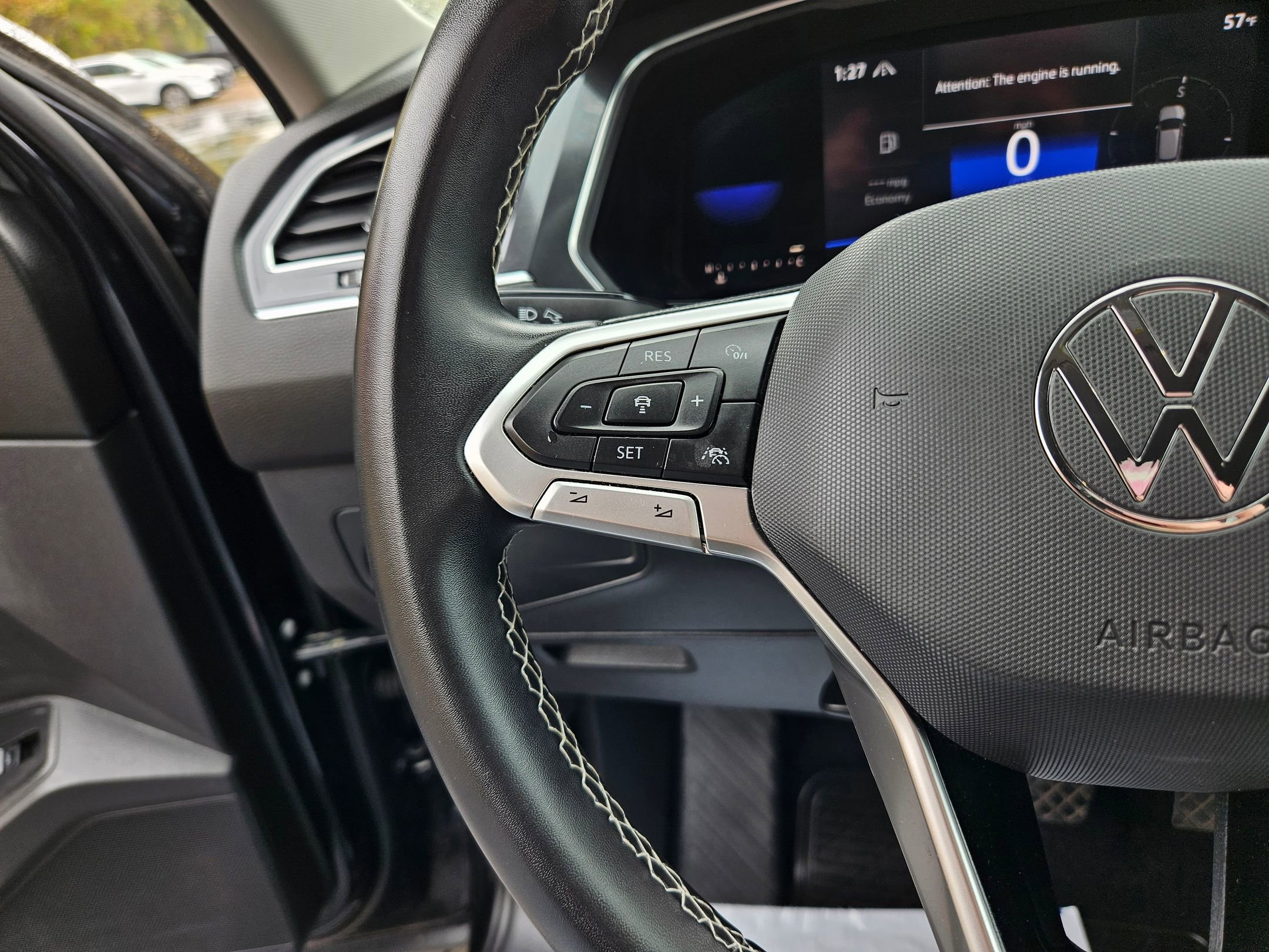 Used 2022 Volkswagen Tiguan SE image 10