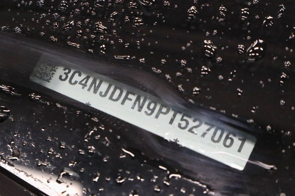 Used 2023 Jeep Compass Latitude image 32