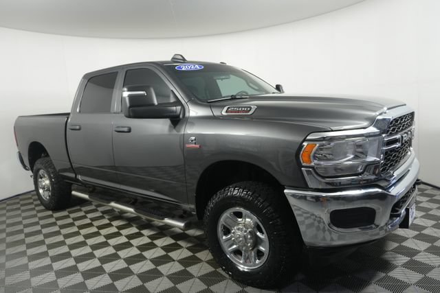Used 2024 RAM 2500 Tradesman w/ Chrome Appearance Group AWD/4WD image 2
