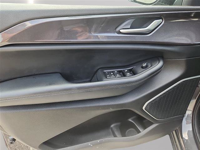 Used 2022 Jeep Grand Cherokee Altitude AWD/4WD image 9