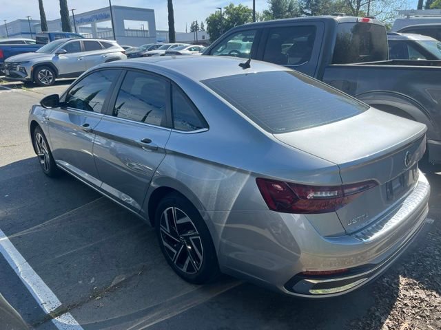 Used 2024 Volkswagen Jetta SEL image 2